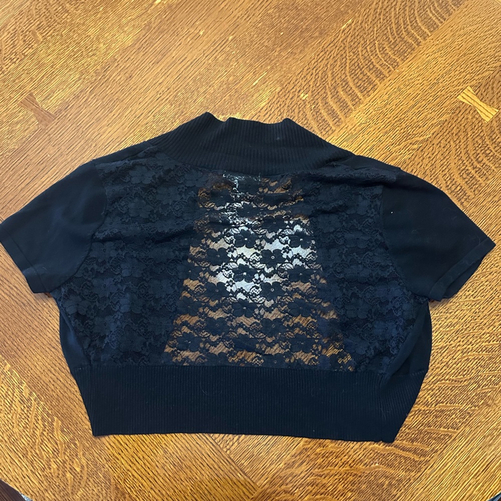 Women’s cropped shrug sweater